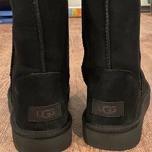 UGG Classic Short - New